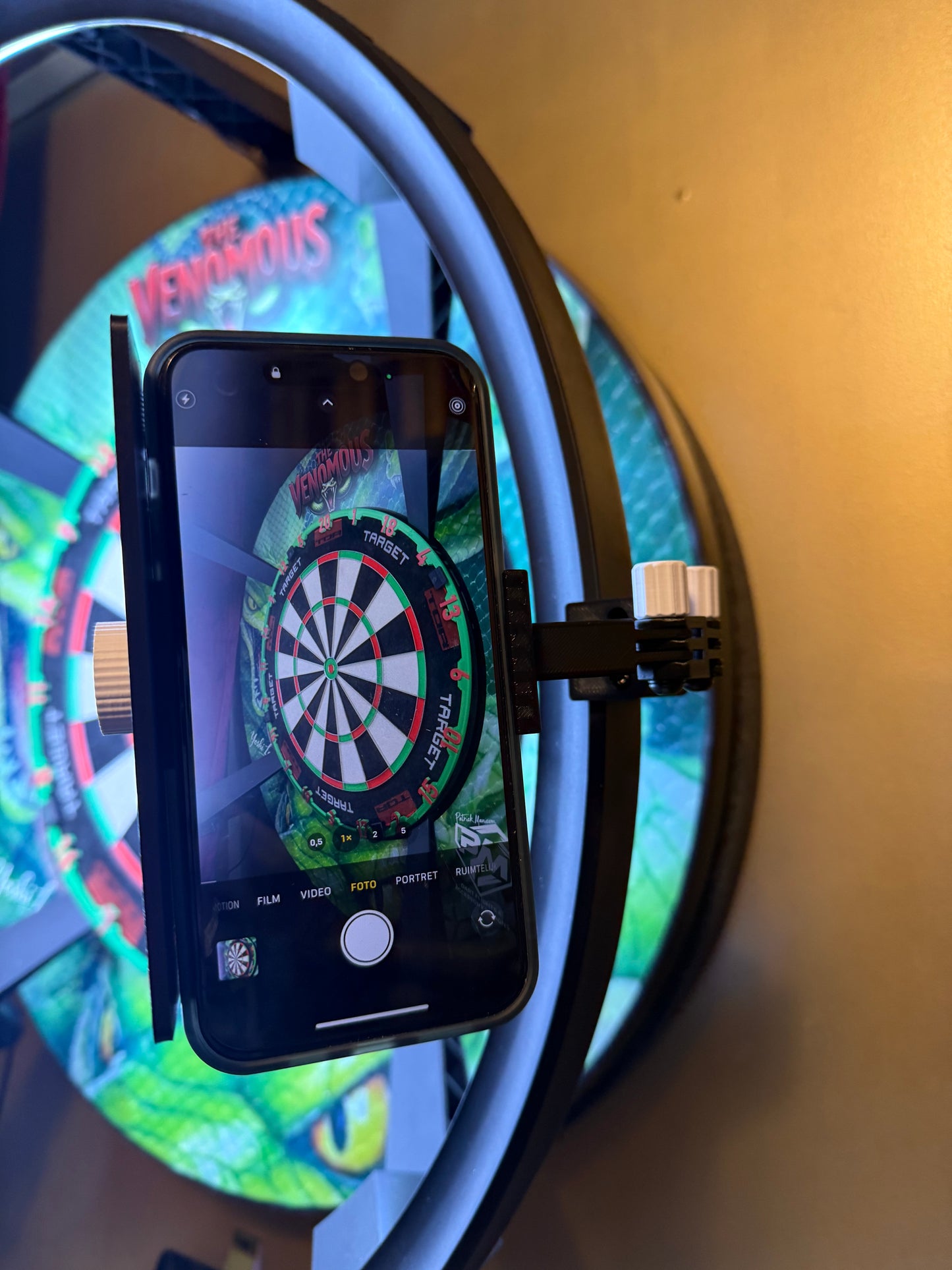 Zwarte telefoonhouder OMNI / Corona / Plasma / Torus 270 - Dartcounter🎯